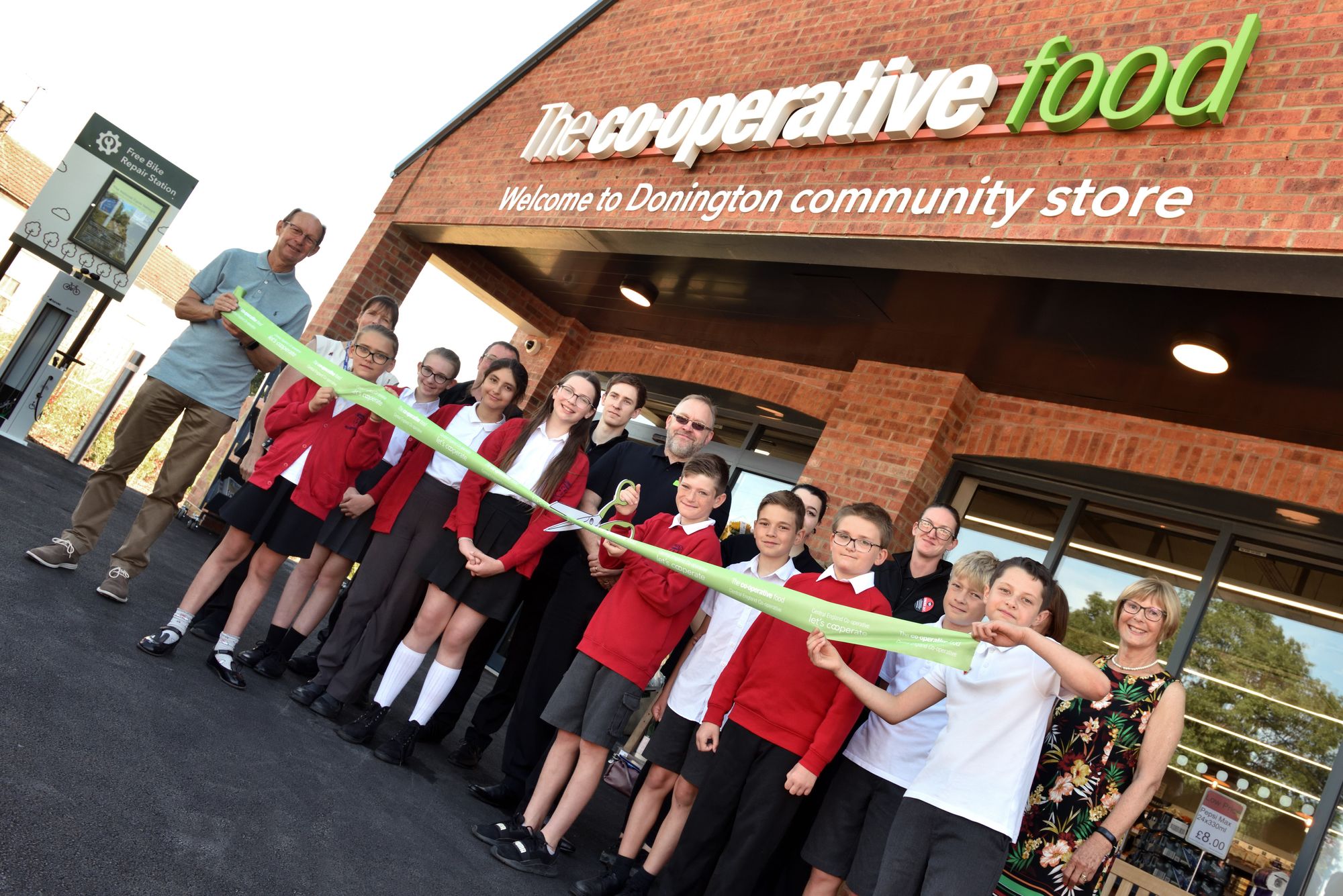 Schoolchildren cut ribbon on new Central England Co-op in Lincolnshire