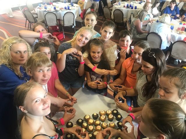 Cup cakes a hit with the children from Belarus