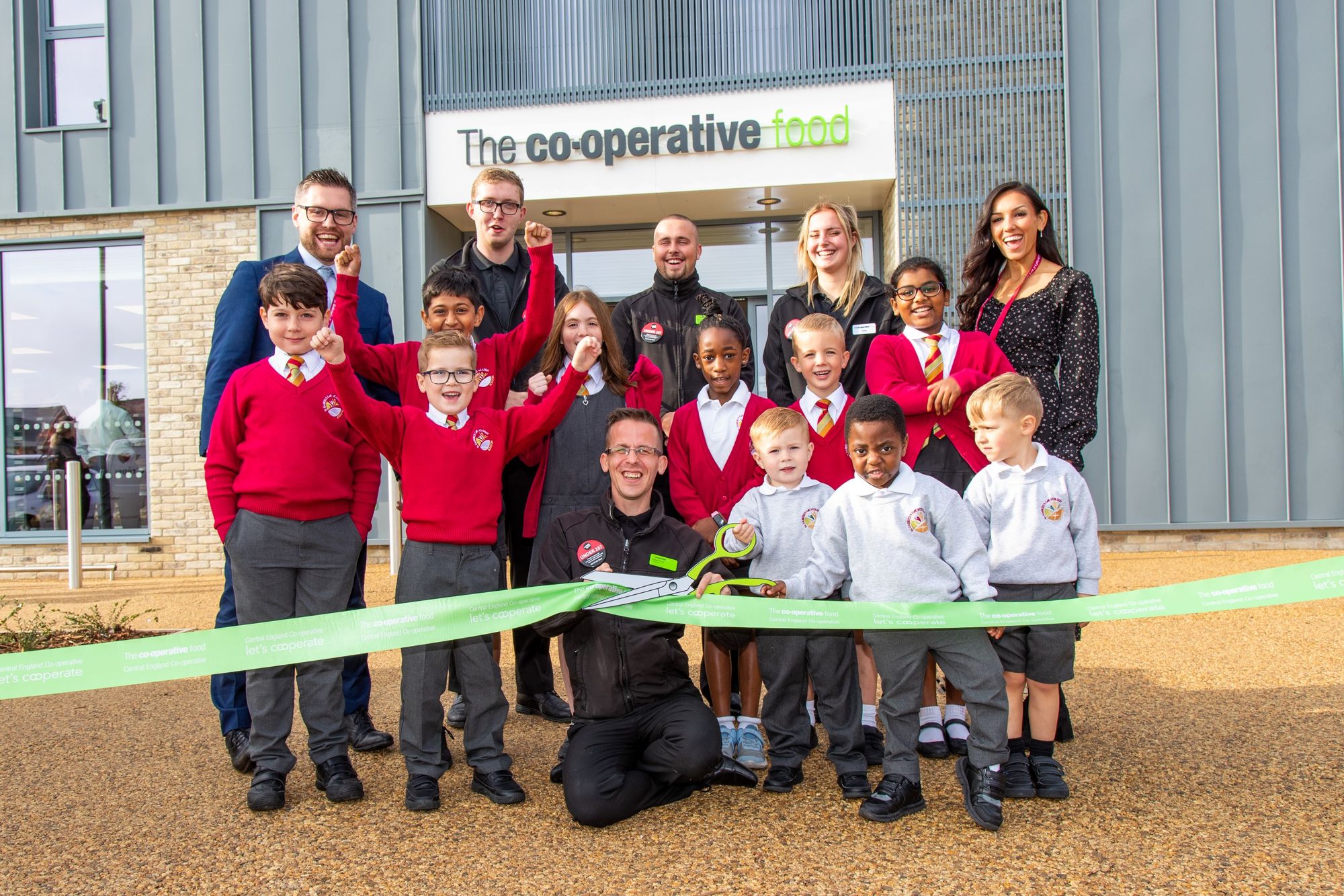 Central England Co-op officially opens new £600k store to support new Warwickshire community