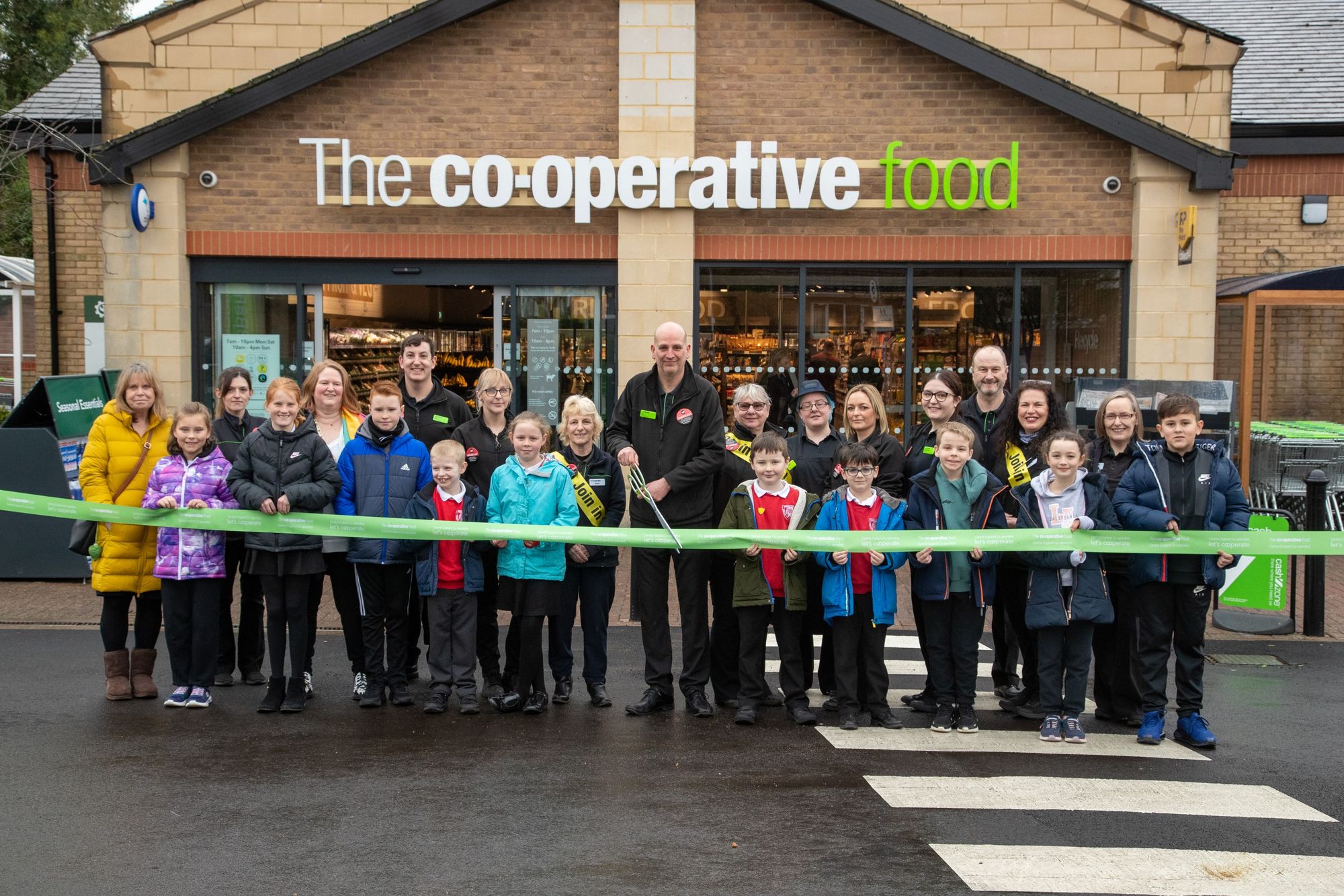 Schoolchildren cut ribbon on new look Northamptonshire food store