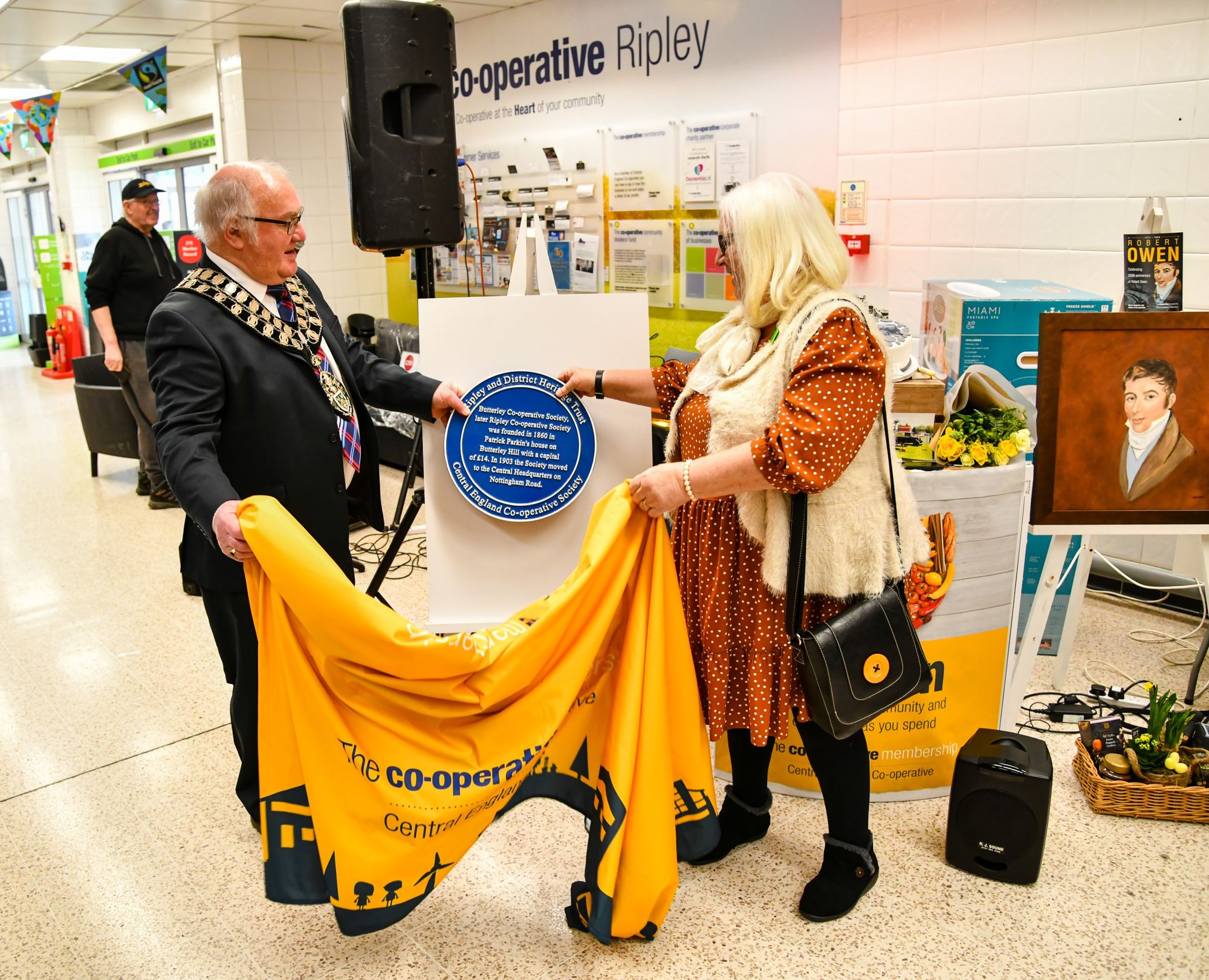 Special blue plaque unveiled at Ripley supermarket to mark the town’s historic Co-op links