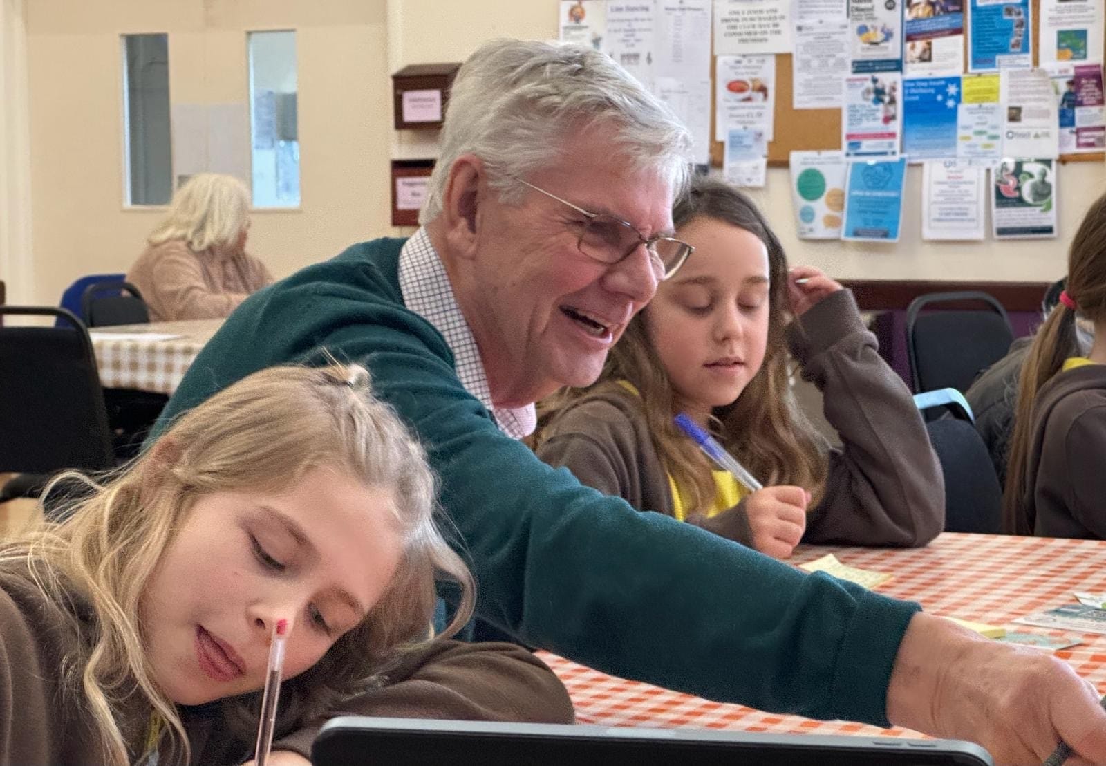 Intergenerational Workshops- Appreciating Windowsills.